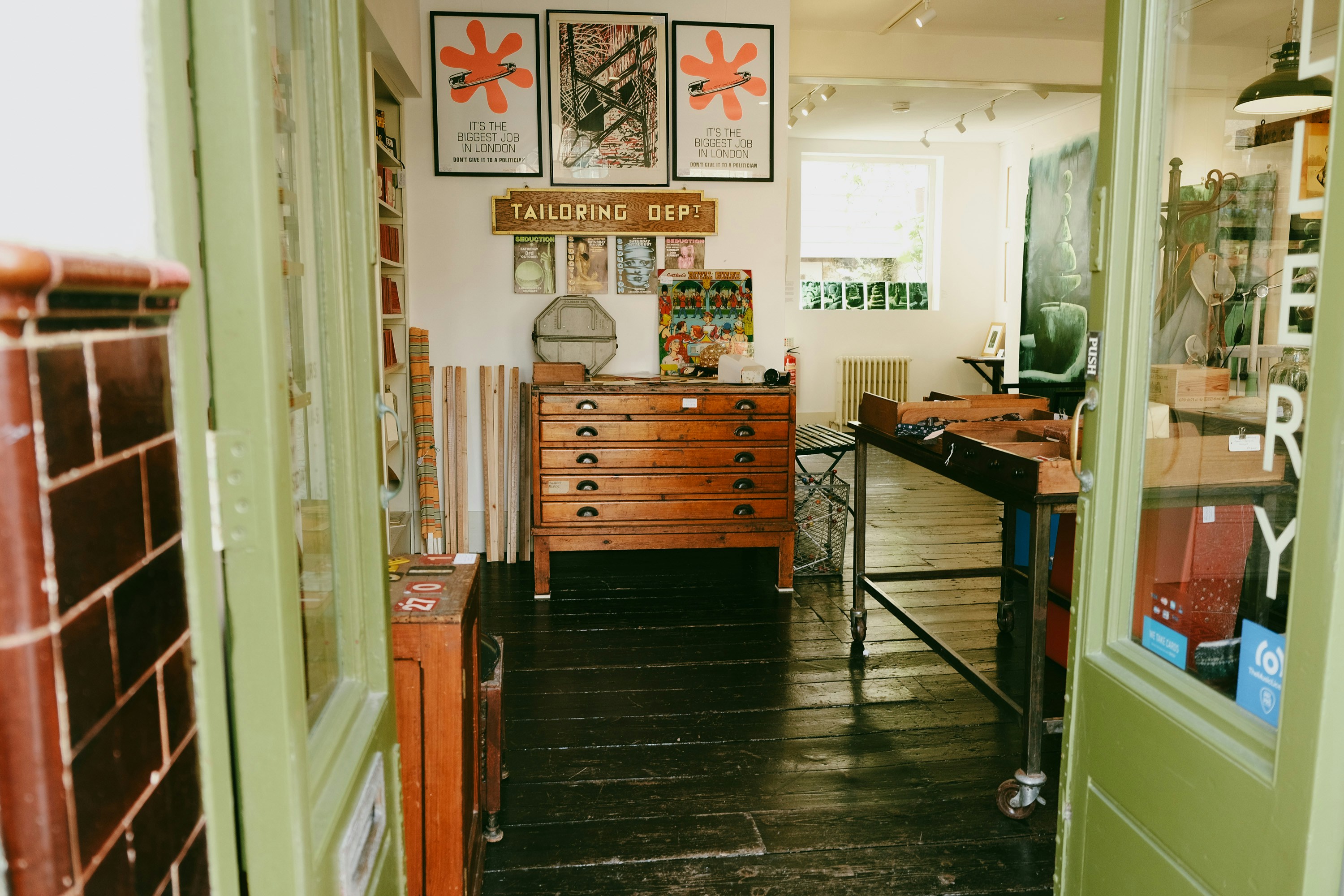 家具店内イメージ