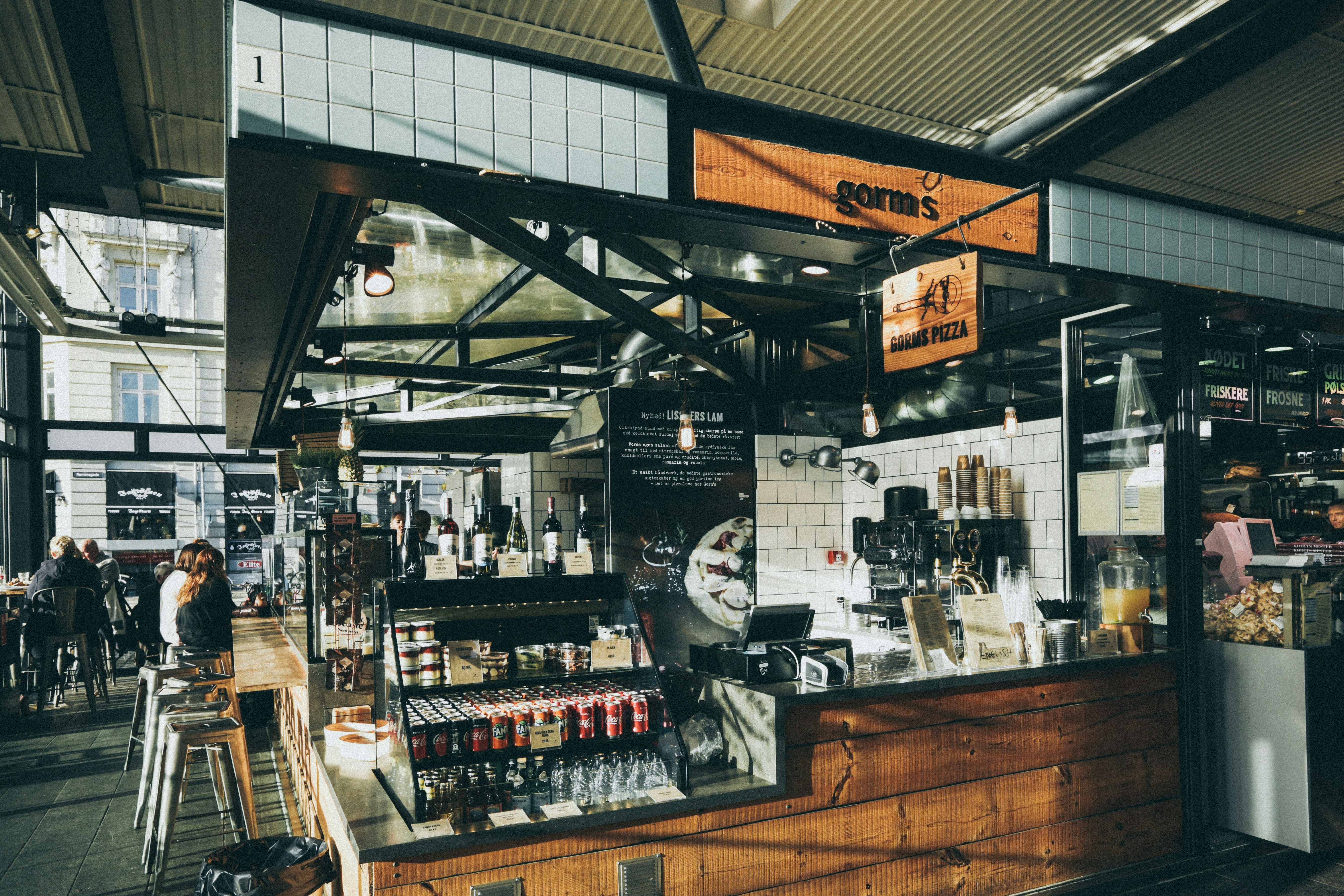 アウトドア用品店内イメージ